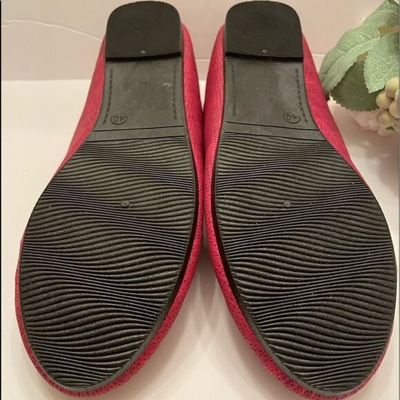 Rose Red Textured Flats with White Trim by Michaela Size 40 - Picture 6 of 8
